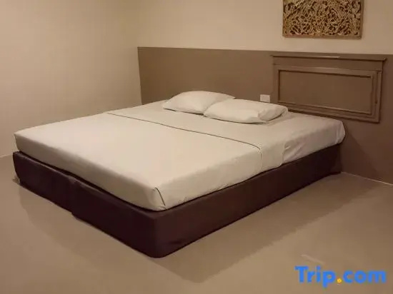 Deluxe Double room (full double bed)