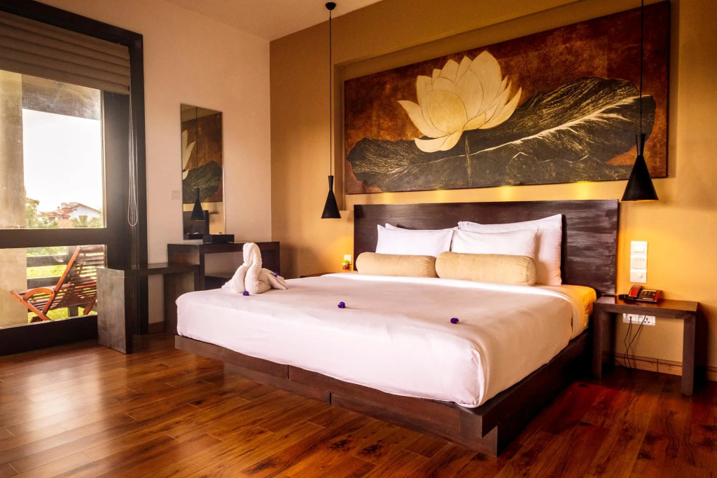 Double Suite with balcony full double bed