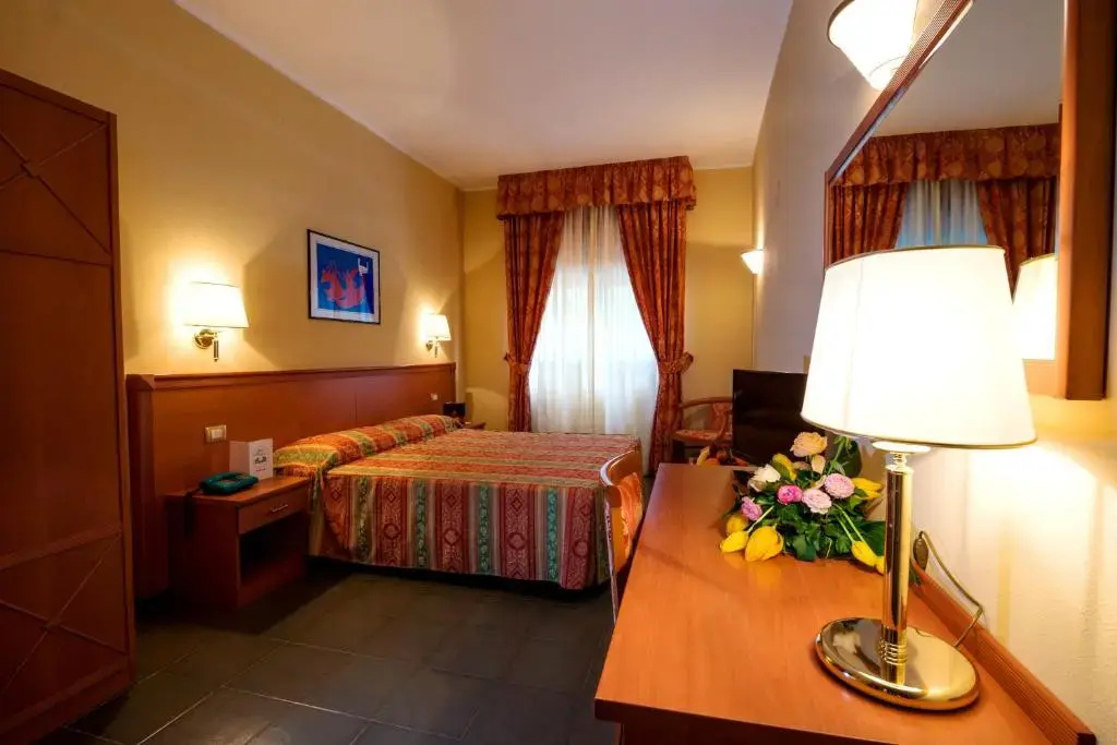 Standard Double room (full double bed)