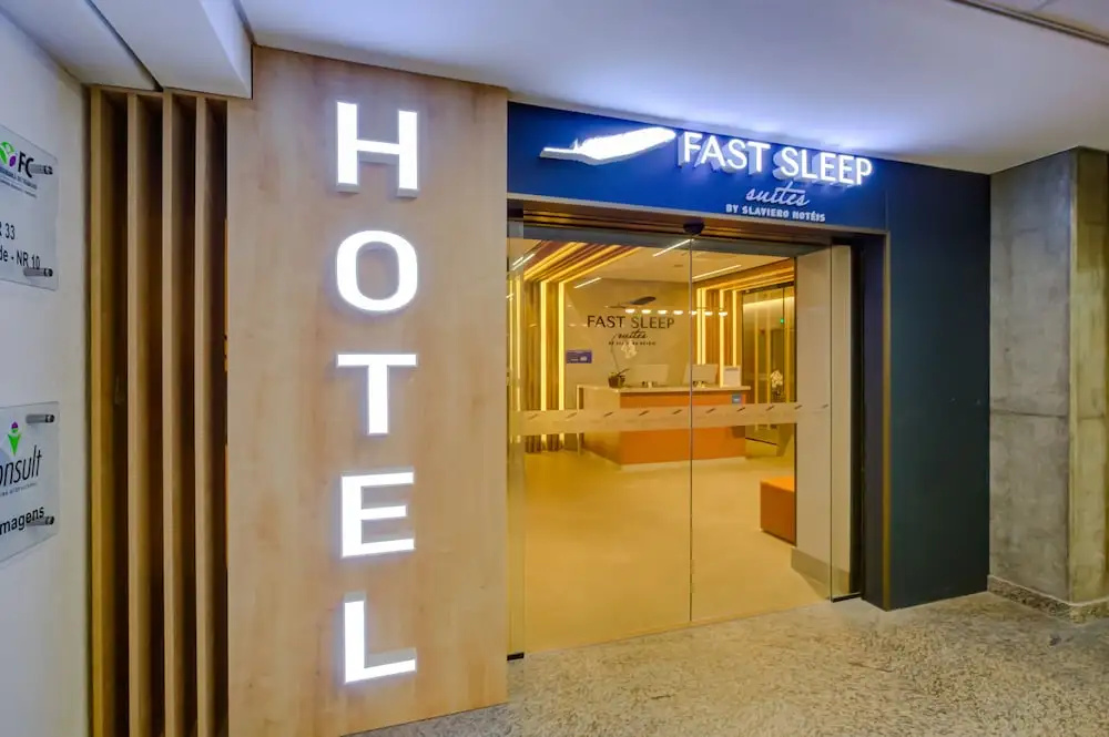 Fast Sleep Suites by Slaviero Hotéis dentro do Aeroporto Guarulhos Terminal 2, desembarque Oeste