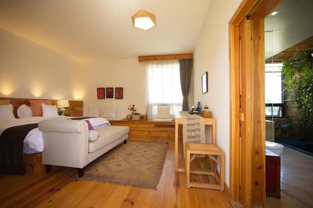 Deluxe Double room with balcony (full double bed)