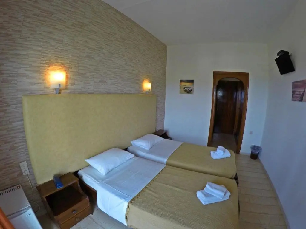 Standard Double room with garden view (full double bed)