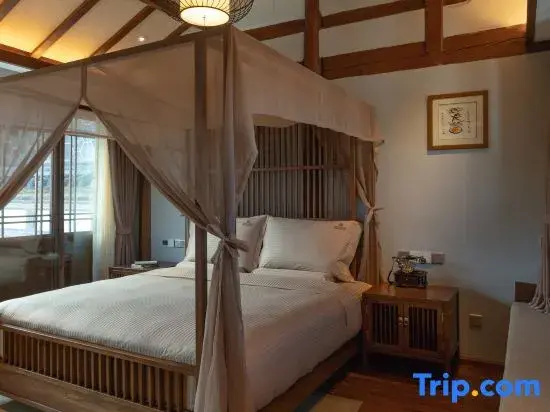 Standard Double room with courtyard view (full double bed)