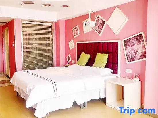 Deluxe Double room (full double bed)