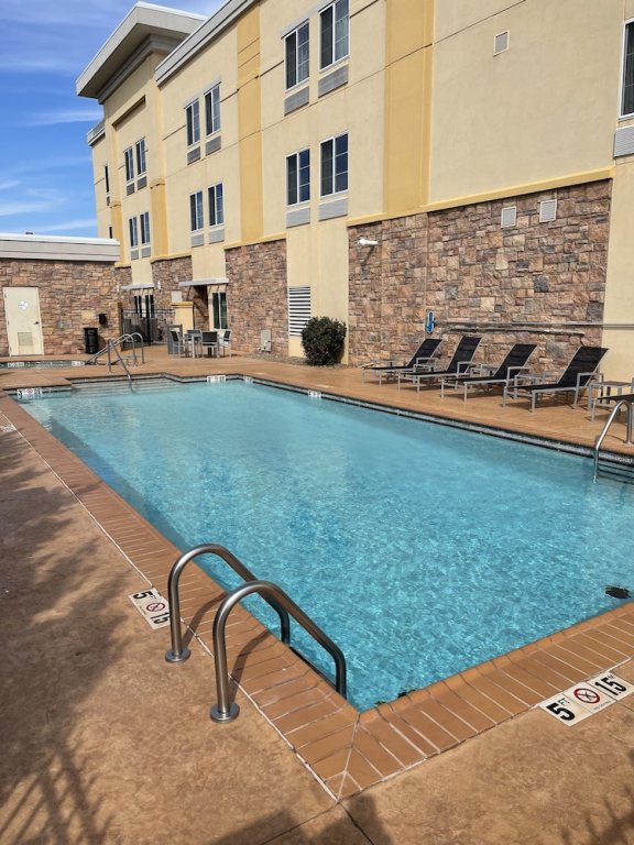 La Quinta Inn & Suites by Wyndham Oklahoma City - NW Expwy image