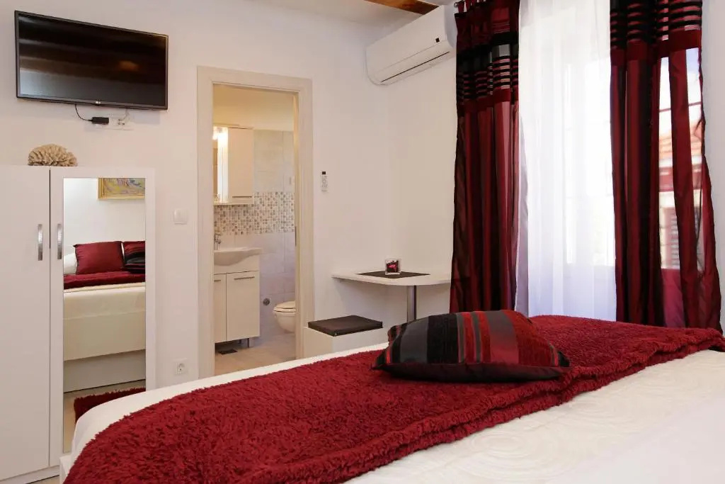 Standard Double room with garden view (full double bed)