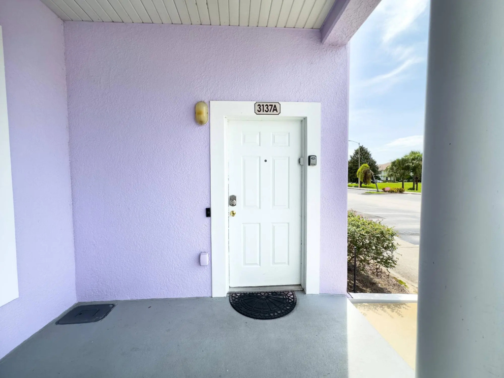 Amazing 4 bedrooms and 3 baths 2 miles from Disney