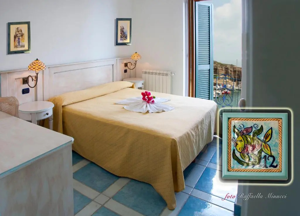 Standard Quadruple room with garden view