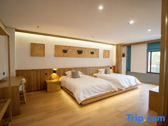 Double Family Suite (full double bed)