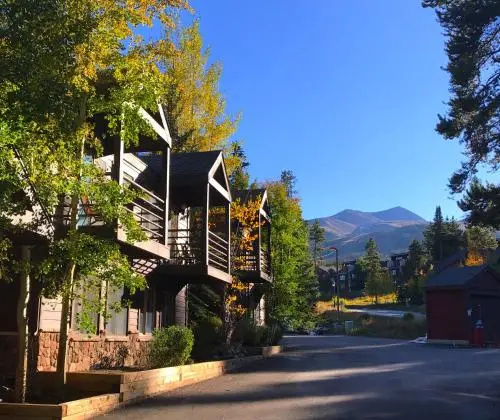 Breck Creekside at Wildwood Suites