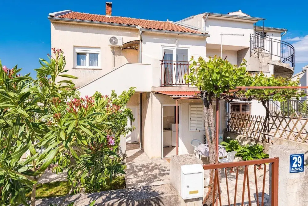 Cozy Apartment in Sibenik-brodarica