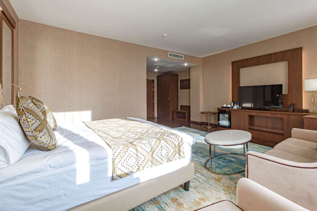 Двухместный полулюкс двуспальная кровать в Best Western Plus Astana