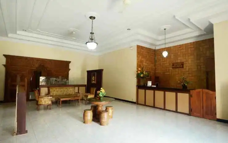 Lobby & Reception
