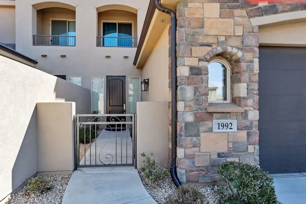 Lost Springs @ Coral Ridge Resort 3 Bedroom Townhouse by RedAwning