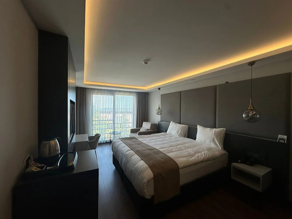 Deluxe Double room (full double bed)
