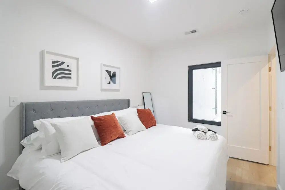 Unit 3 One BR With Queen Sofa and Bed