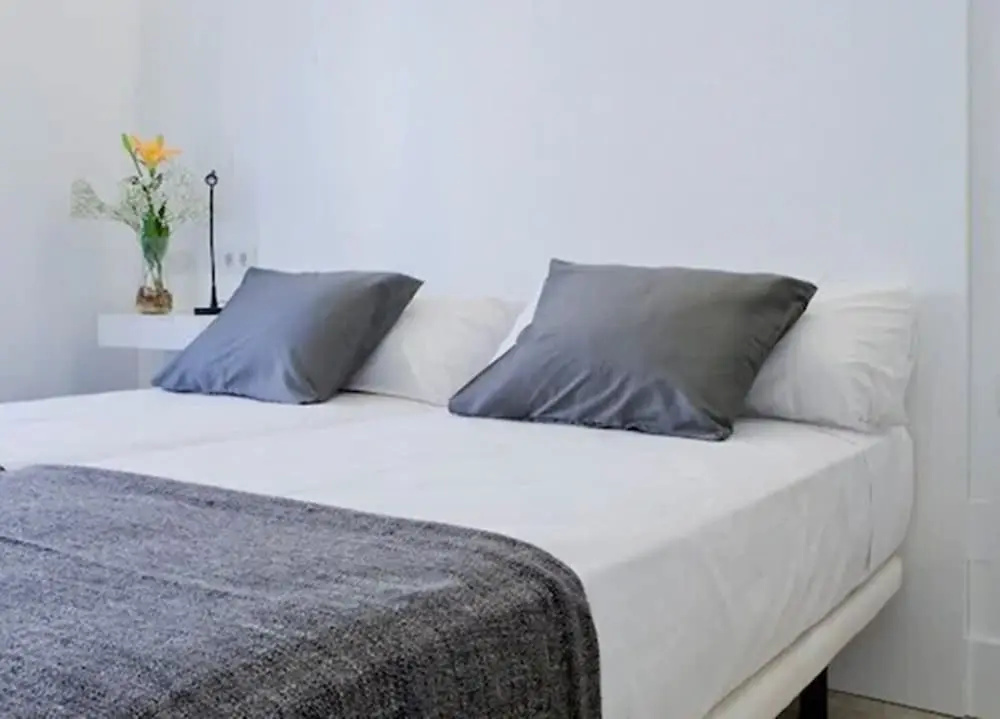 Standard Double room with city view (full double bed)