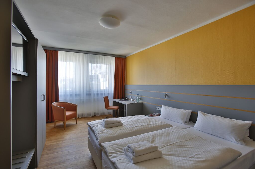 Dietrich-Bonhoeffer-Hotel picture