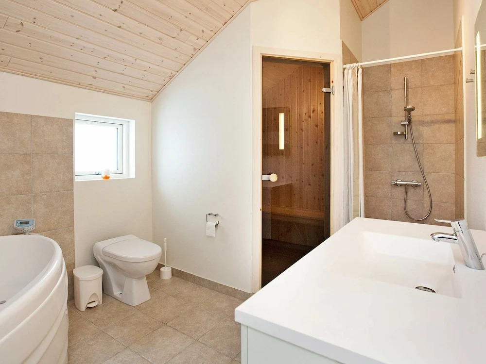 Serene Holiday Home in Dannemare With Indoor Whirlpool - фото 4