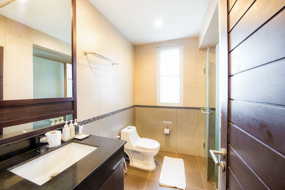 Вилла с видом на бассейн в Отель The Oriental Beach Pearl