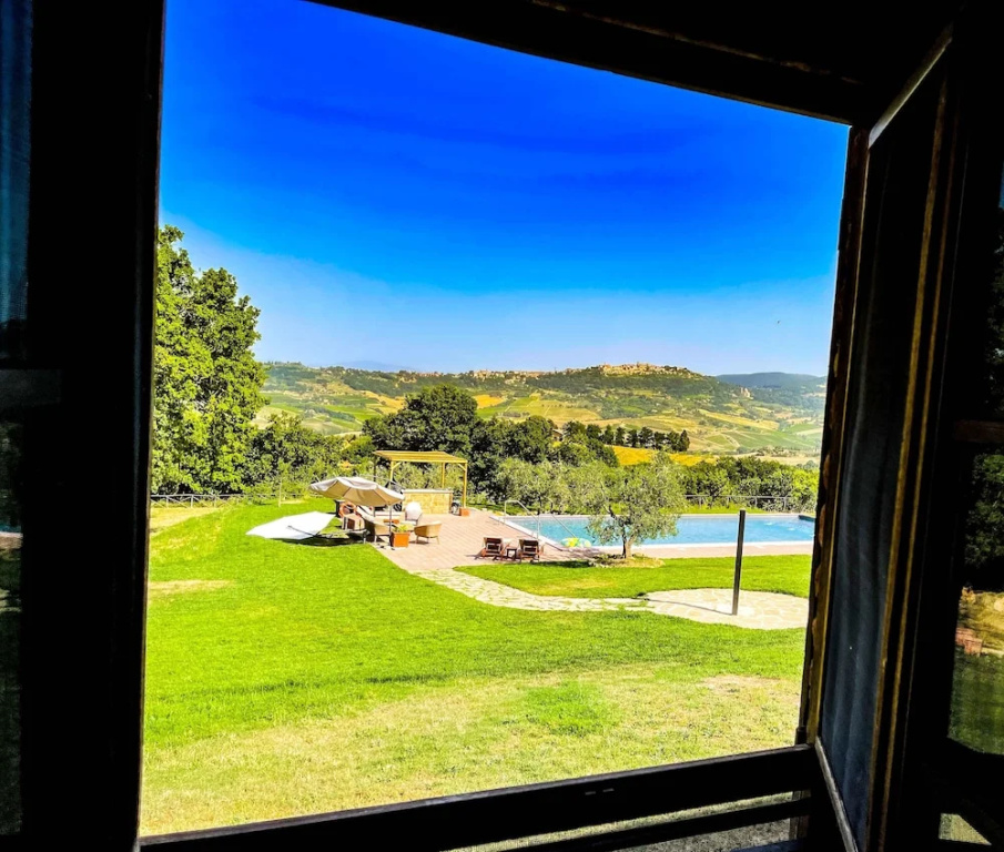 Deluxe Suite with land view