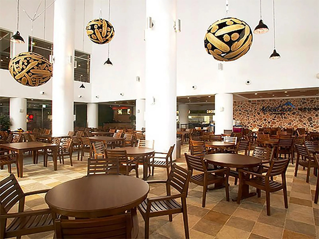 Food & Beverage