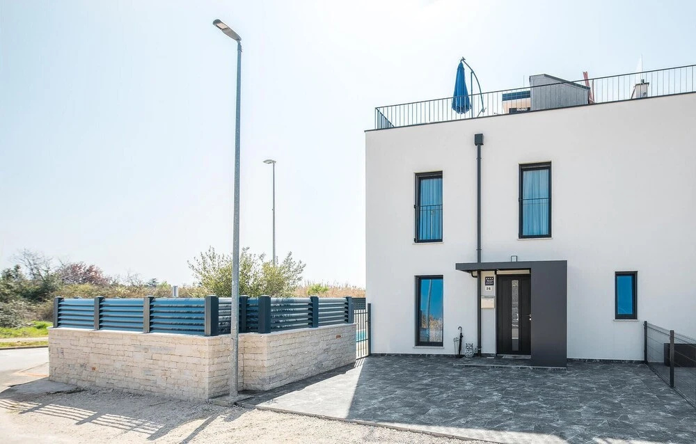 Amazing Home in Novigrad with Outdoor Swimming Pool, Hot Tub & WiFi