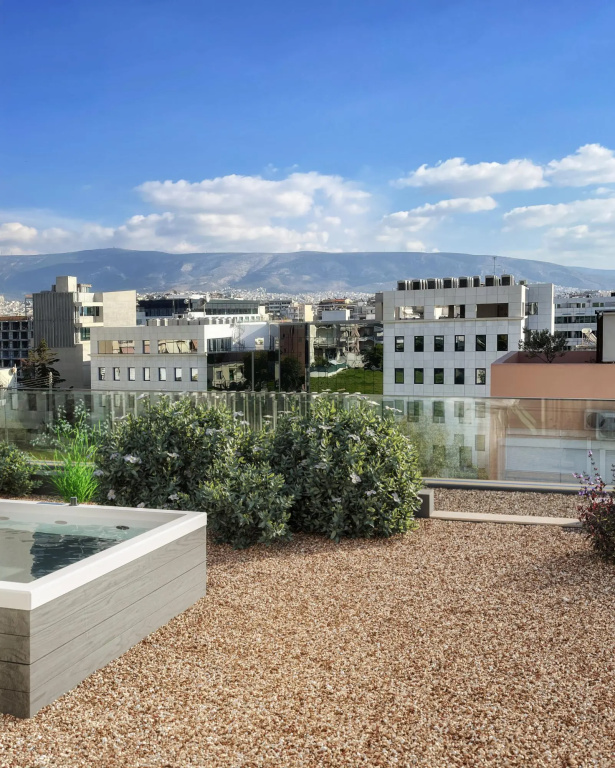 Roof Garden Apartment with Outdoor Jacuzzi