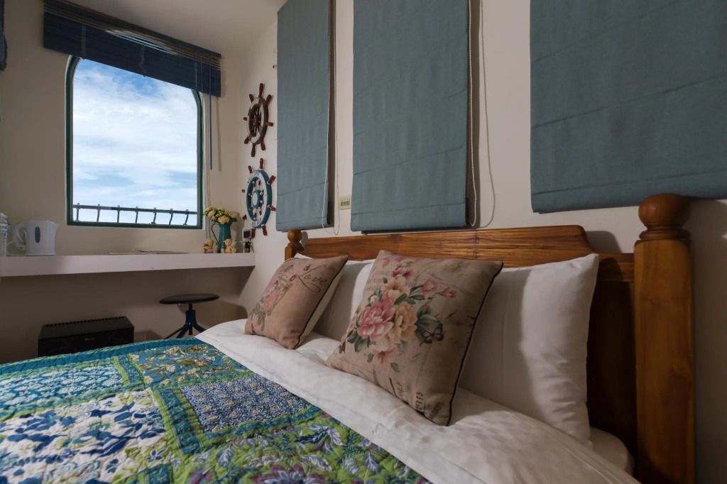 Economy room