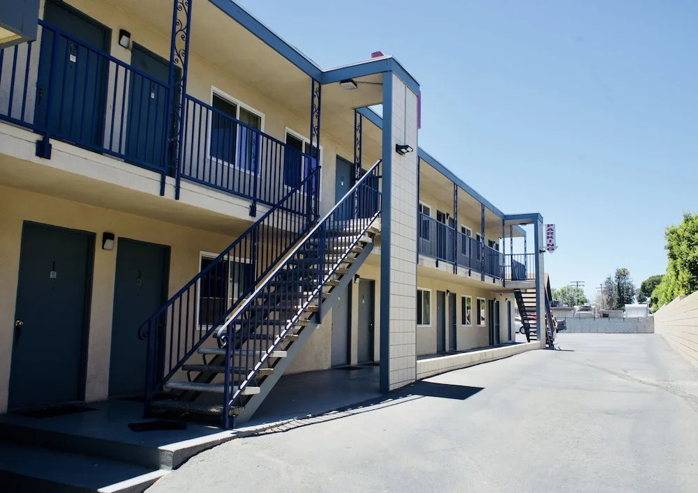 Red Carpet Motel