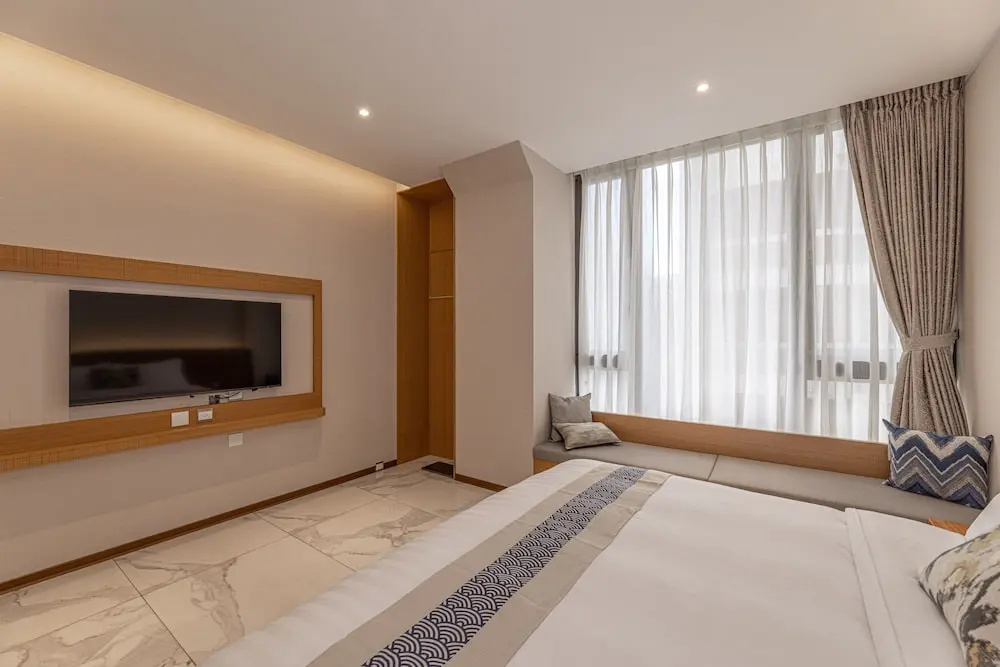 Standard Double room with city view (full double bed)
