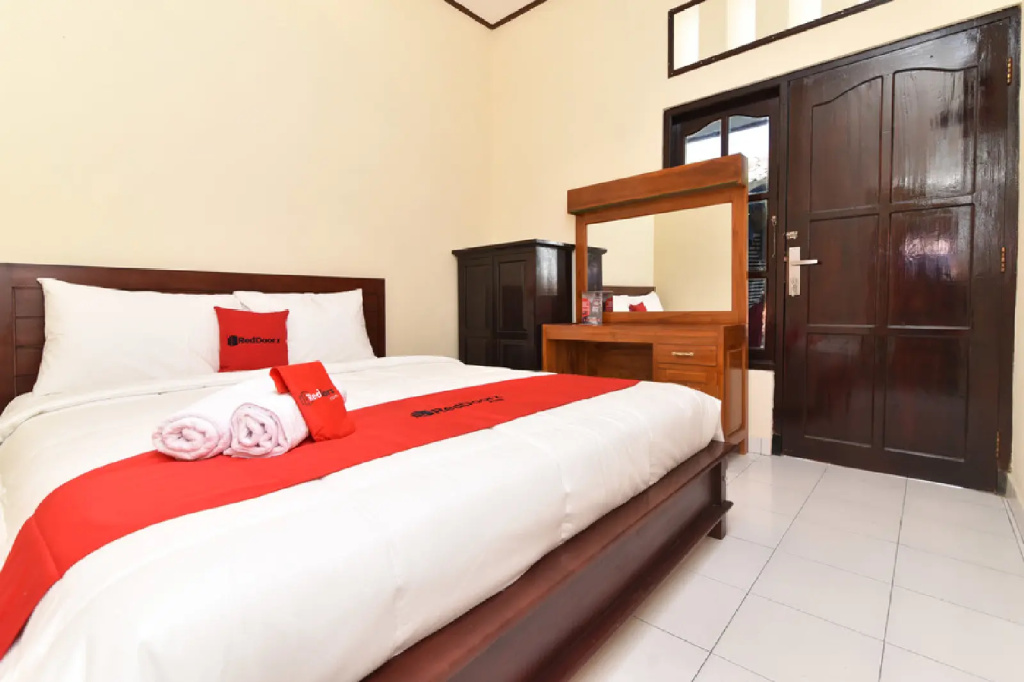 RedDoorz Plus @ Singaraja — фото