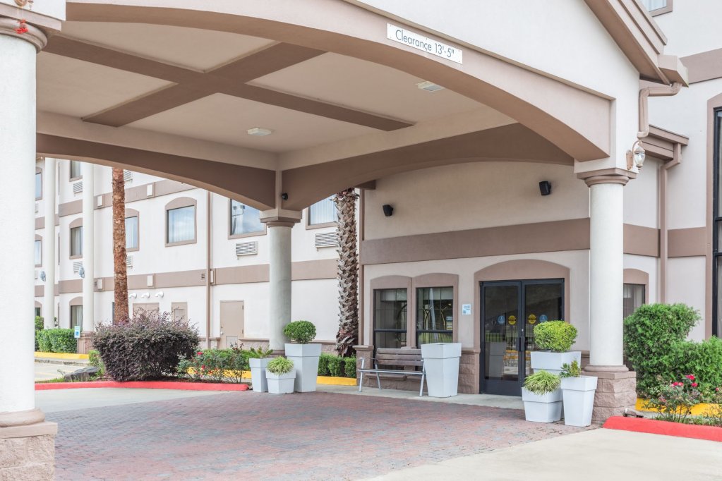 Holiday Inn Express & Suites Lake Charles image