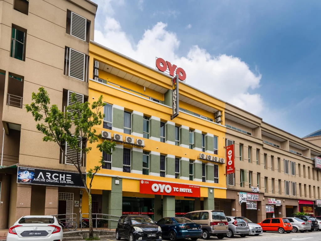 Super OYO 326 Tc Hotel