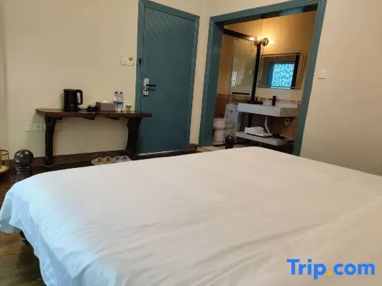 Standard Double room with garden view (full double bed)