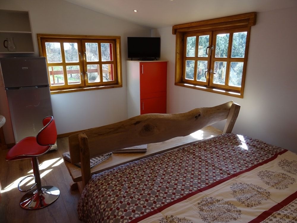 Le Pressoir De La Deveze