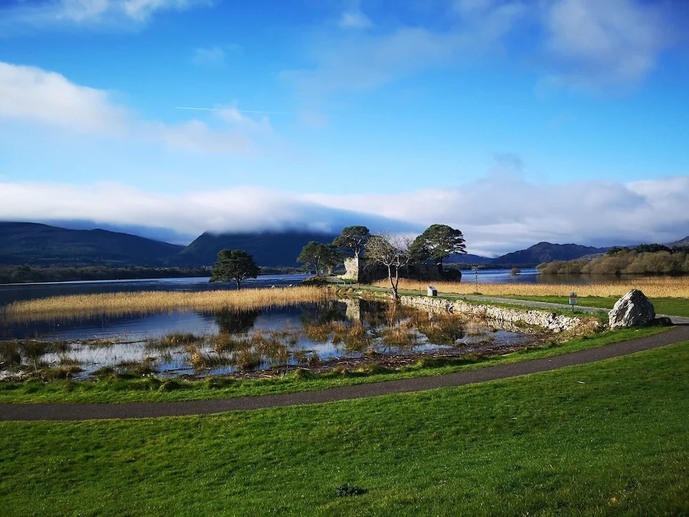 Classic Double room with lake view (full double bed)