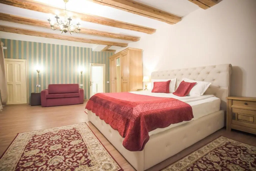 Deluxe Double room (full double bed)