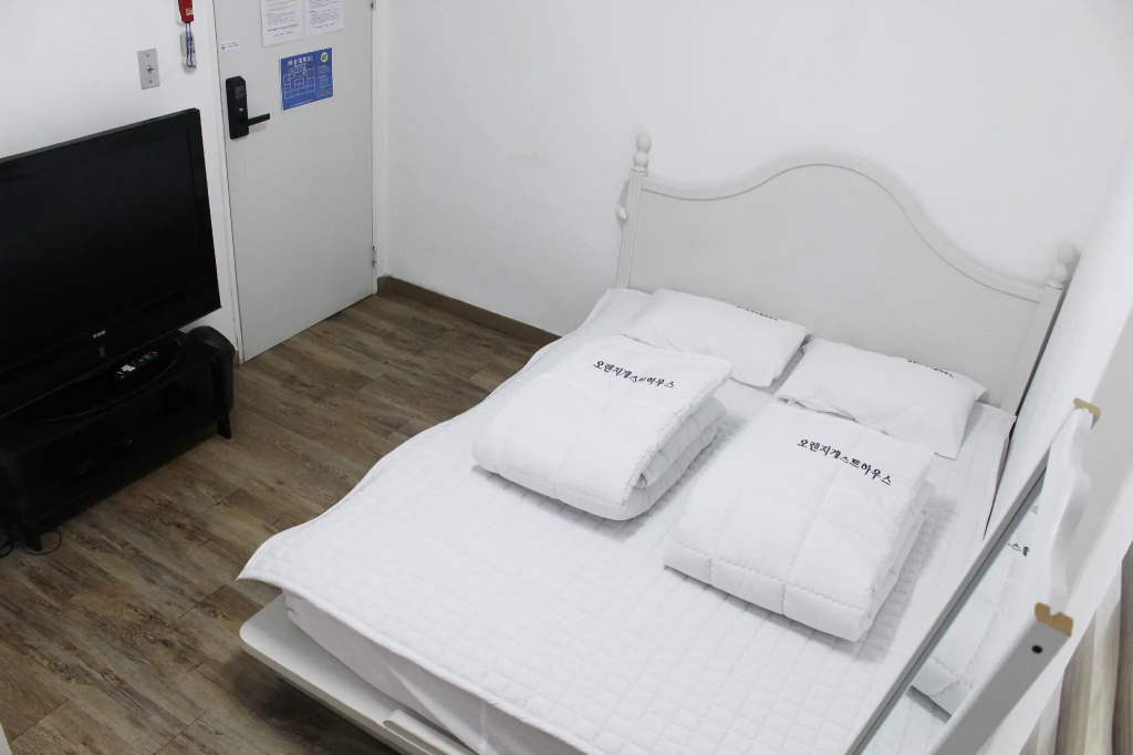 Standard Double room (full double bed)