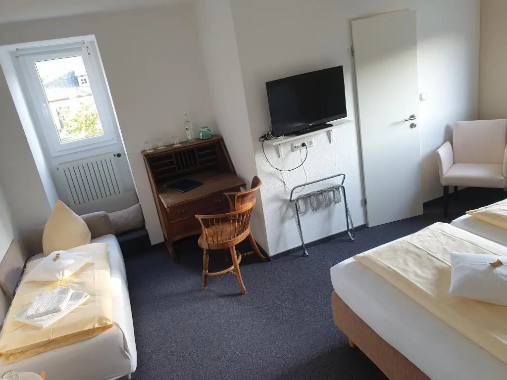 Standard Triple room