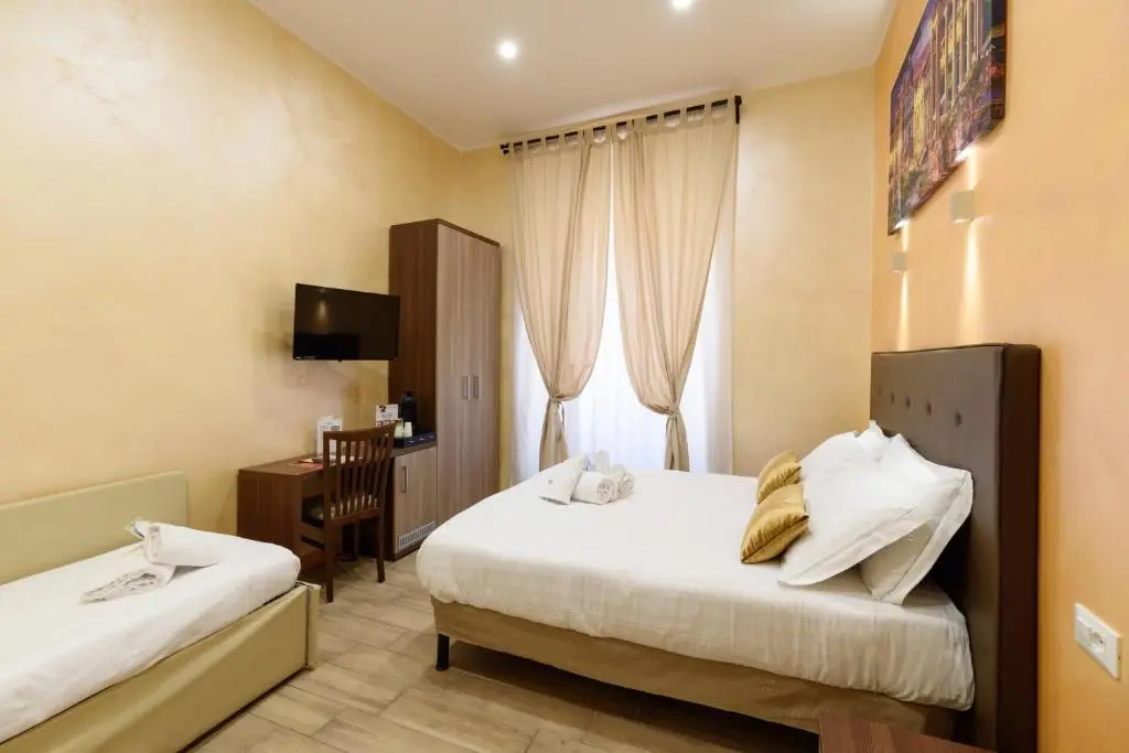Standard Triple room