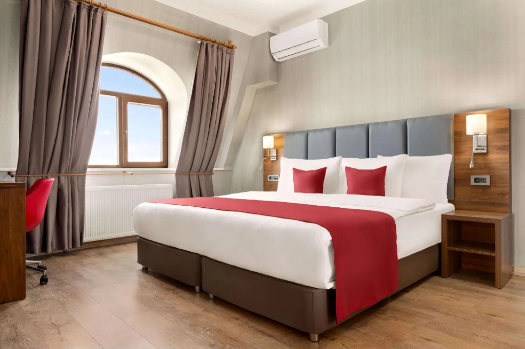 Double Suite (full double bed)