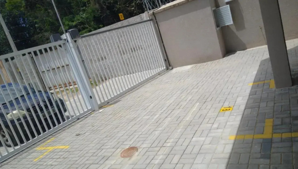 Ubatuba - Apartamento com Churrasqueira e Piscina
