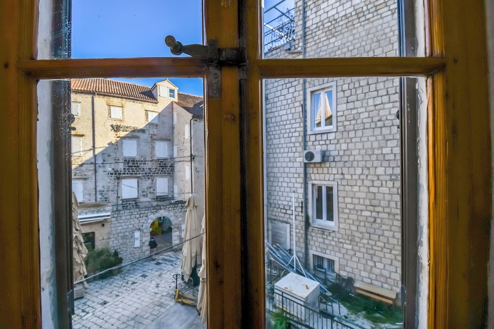Room Biljana