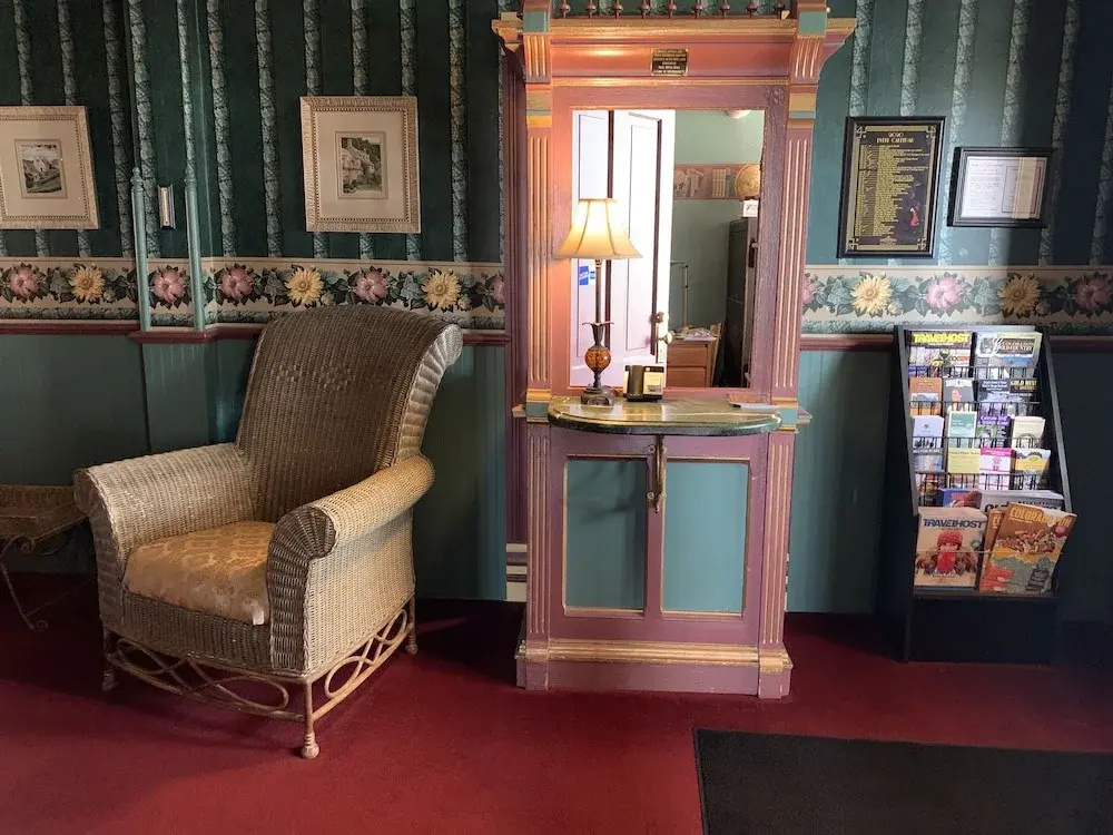 Lobby & Reception