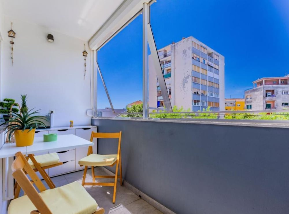 Artsea Apartment