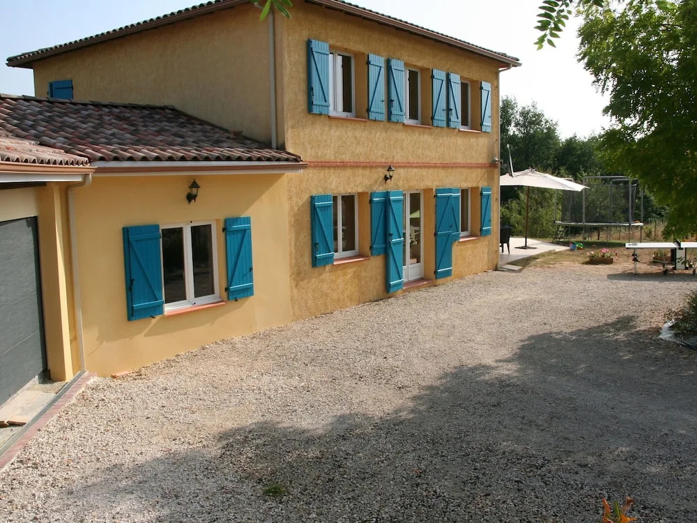 House in Piquecos With Private Pool & Garden