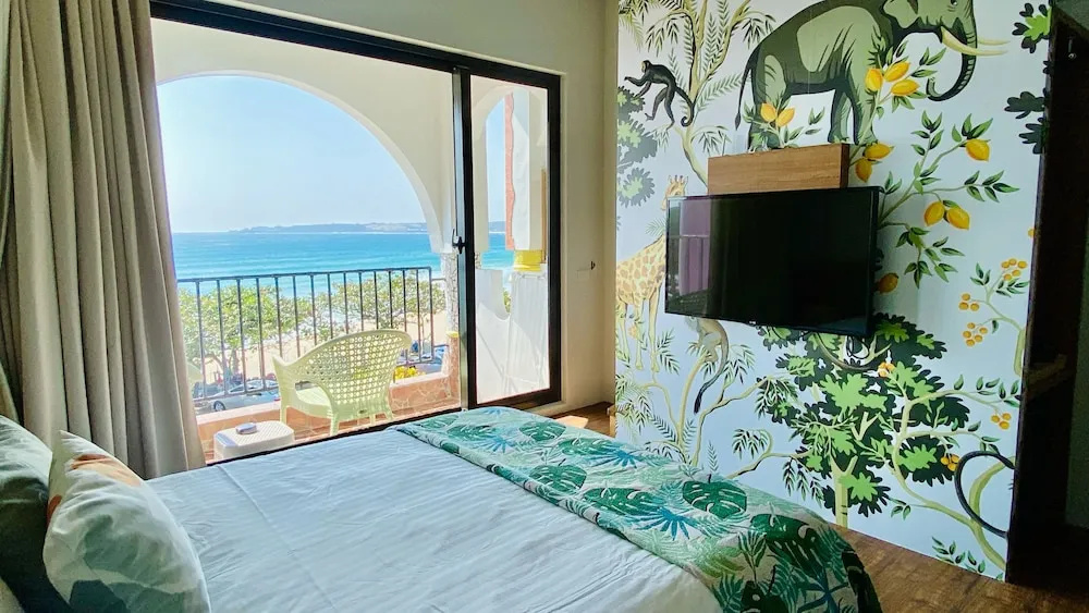 Deluxe Double room with balcony and with ocean view (full double bed)