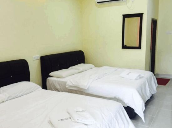 Penarak Bamboo Beach Motel