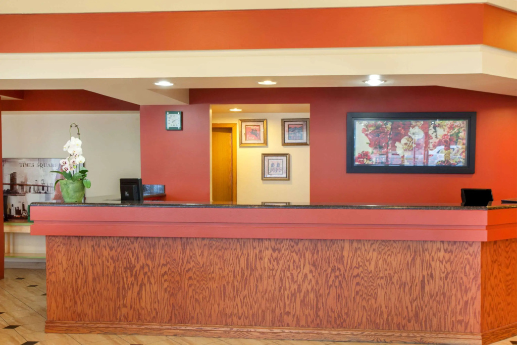 Lobby & Reception